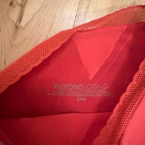 Beyond Yoga Bright Coral Mesh-Trim leggings